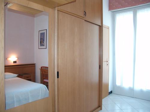 2 twin beds