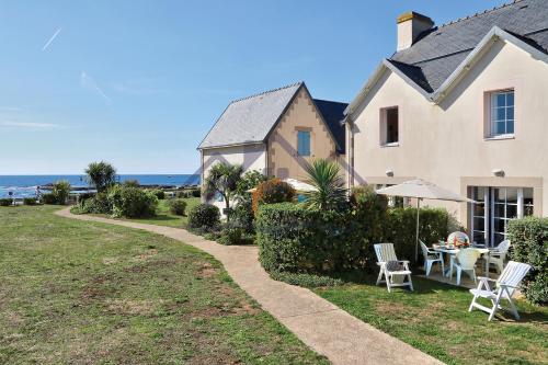 LocaLise - Maison E2 au Guilvinec - A 20m de la mer avec jardin et piscine - Tout à pied, plage, port, centre commerces, marché - Wifi inclus - Vue mer de la chambre - Animaux bienvenus - Linge de lit inclus - Saint-Jean-Trolimon