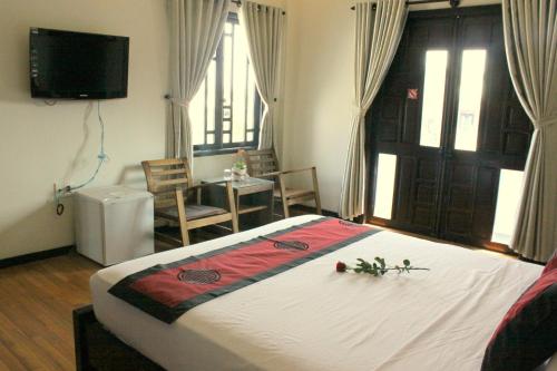 Double Room with Patio image 10