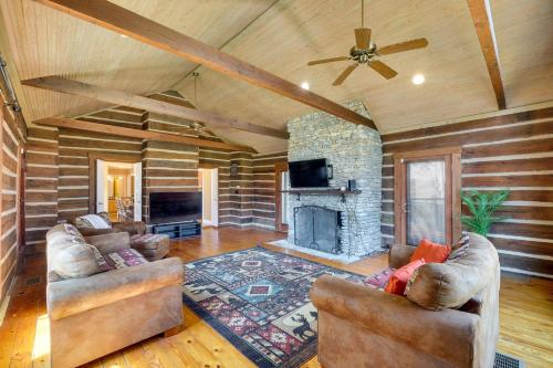 Spacious Prospect Cottage with Deck and Scenic Views in Prospect, USA