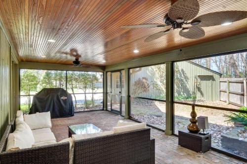 Spacious Prospect Cottage with Deck and Scenic Views in Prospect, USA