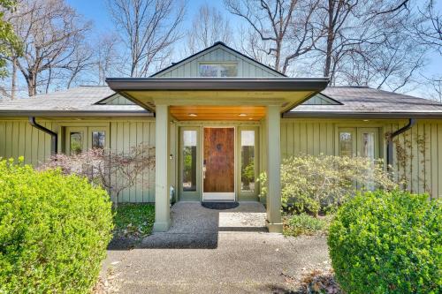 Spacious Prospect Cottage w/ Deck & Scenic Views in Prospect