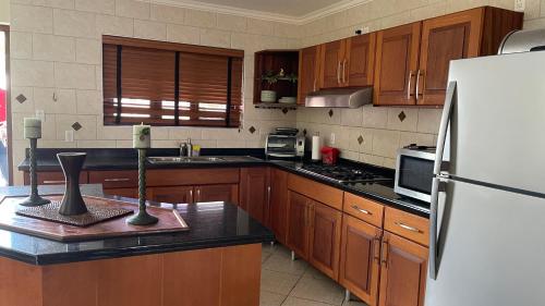 廚房, Vacation house at Playa Lagun Private Beach in 拉古恩