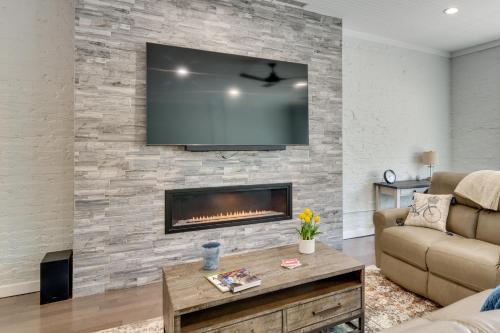 Cozy Lenoir Apartment Walk to Downtown! in Lenoir, USA