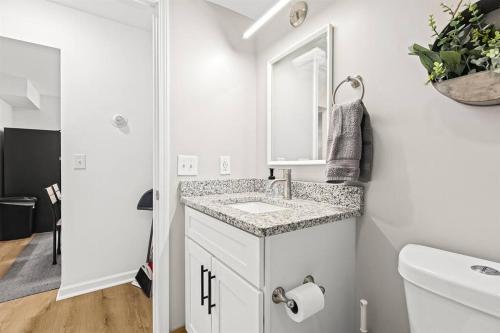 Cozy Modern 1BR Close to Downtown