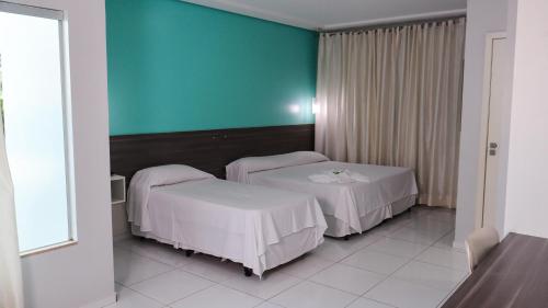 2 twin beds
