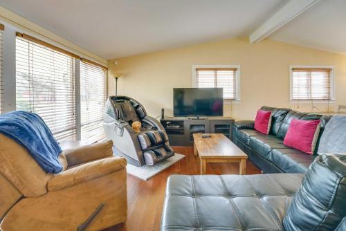 Bright Ann Arbor Home with Yard, 3 Mi to U of M in Ann Arbor, USA