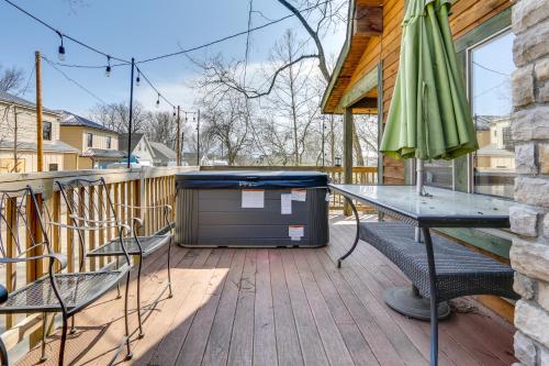 Spacious Buckeye Lake Home with Hot Tub and Fire Pit! in Buckeye Lake, USA
