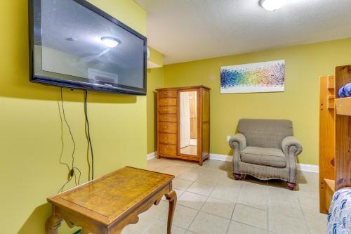 Spacious Buckeye Lake Home with Hot Tub and Fire Pit! in Buckeye Lake, USA