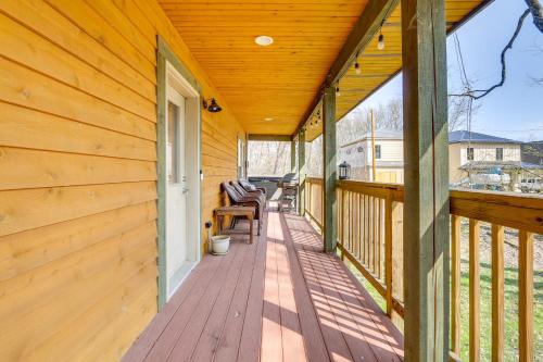 Spacious Buckeye Lake Home with Hot Tub and Fire Pit! in Buckeye Lake, USA