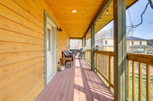 Spacious Buckeye Lake Home with Hot Tub and Fire Pit!