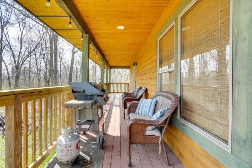 Spacious Buckeye Lake Home with Hot Tub and Fire Pit! in Buckeye Lake, USA