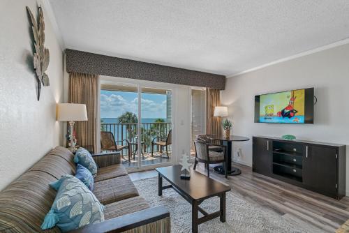 Shared lounge/TV area, Wake up to Ocean Views from your private balcony in Pelican Island