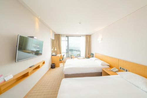 room detail thumbnail 2