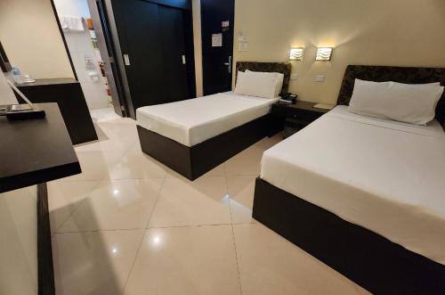 Green Glass Hotel Room Type - Standard Double Room
