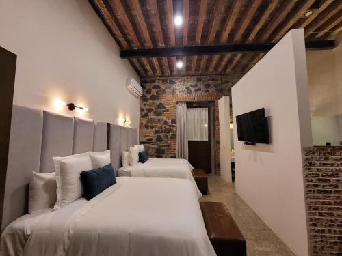 446431200 Milo Collection Hotel