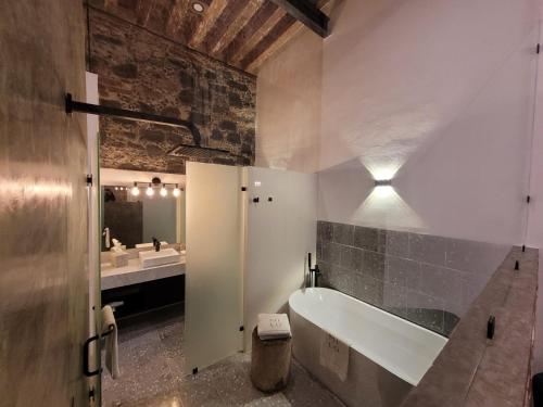 446431304 Milo Collection Hotel