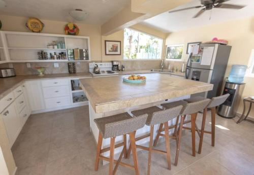 3 Bed 4 bath Ocean View with Heated Pool. in El Pueblito, Mexico