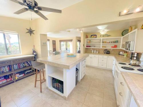 3 Bed 4 bath Ocean View with Heated Pool. in El Pueblito, Mexico