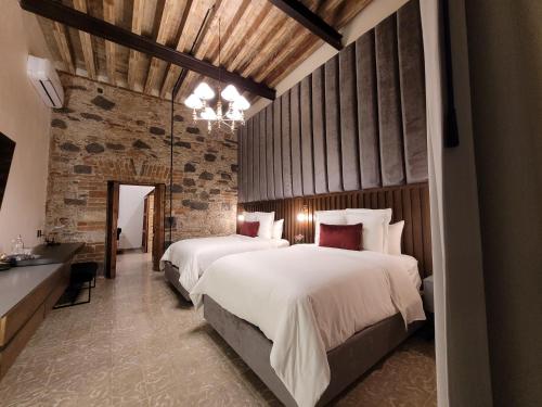 446432100 Milo Collection Hotel