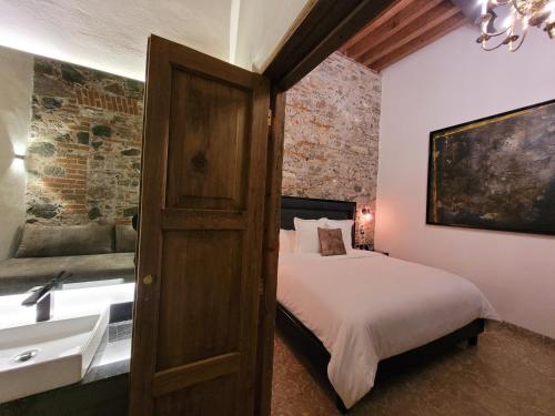 446433842 Milo Collection Hotel