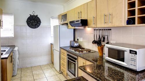 Illovo Beach Apartments at La Mer Illovo Beach Apartments at La Mer