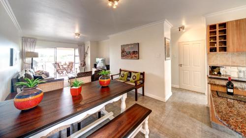 Illovo Beach Apartments at La Mer Illovo Beach Apartments at La Mer