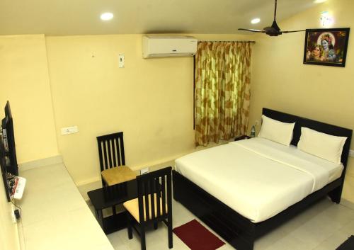 Double room, fan