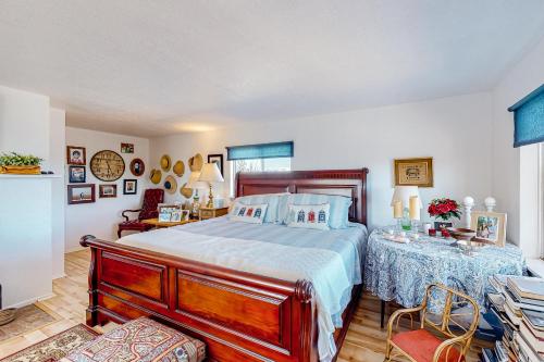 Mountain Vista - House & Barn in 梅莎維德