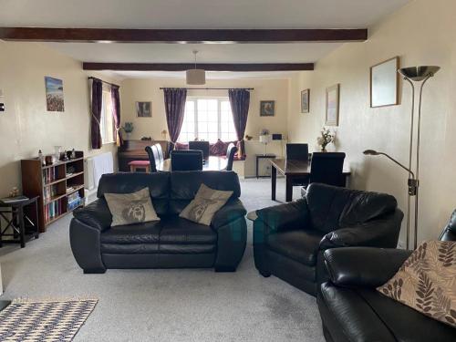 Spacious family & dog friendly home from home with sea views and private garden in Porlock