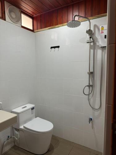 Bathroom, Sukruthai Homestay in Wiang Sa