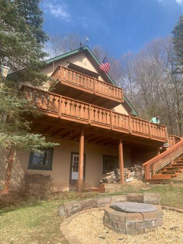 Exterior view, 3 Bedroom Cabin at Alpine Lake, near Deep Creek-WISP Resort in Terra Alta