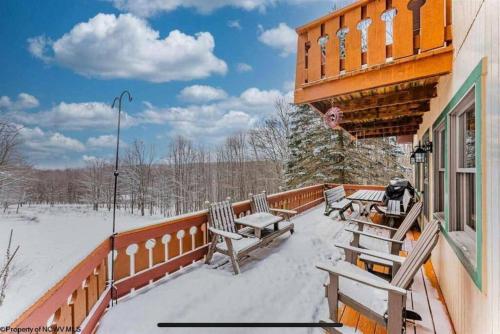 Balcony/terrace, 3 Bedroom Cabin at Alpine Lake, near Deep Creek-WISP Resort in Terra Alta