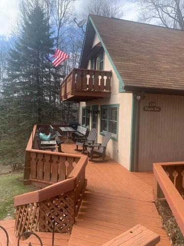 Balcony/terrace, 3 Bedroom Cabin at Alpine Lake, near Deep Creek-WISP Resort in Terra Alta