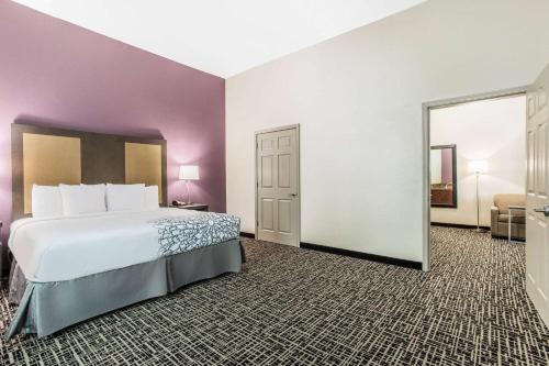 La Quinta Inn & Suites by Wyndham Hillsboro