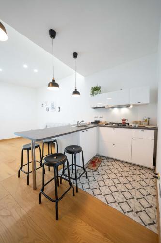 One-Bedroom Apartment image 9