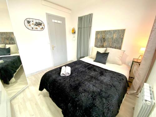 Le cafe charmant, appartement dans immeuble avec parking barriere, balcon