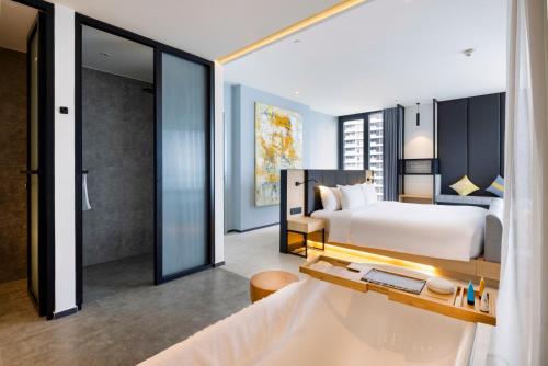 Executive Suite image 4