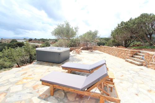 Villa Rouvis with outdoor Hot Tub