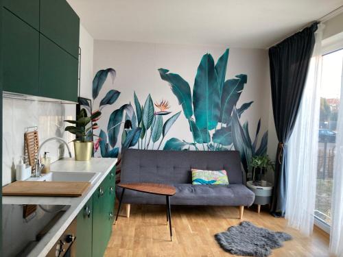 Uroczy Apartament z ogrodkiem