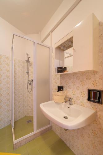 One-Bedroom Apartment image 10