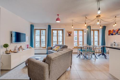 Stay Swiss - 3 bedrooms Apartment in old town "Broadway" & " By the River"