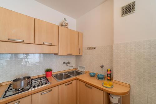 One-Bedroom Apartment image 7
