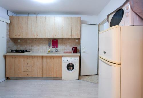 Kitchen, Apartments Petah Tiqwa in Petah Tikva