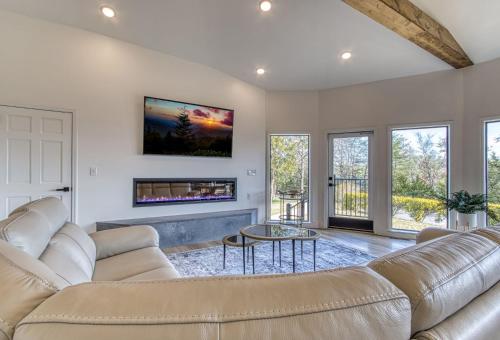 Mountain Valley Revival - Brand New Renovations Close To Town Panoramic Mountain Views!! cabin - image 7