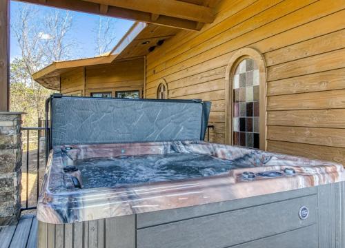 Mountain Valley Revival - Brand New Renovations Close To Town Panoramic Mountain Views!! cabin - image 10