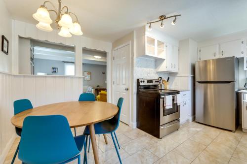 Massachusetts Vacation Rental with Deck in Easthampton, USA