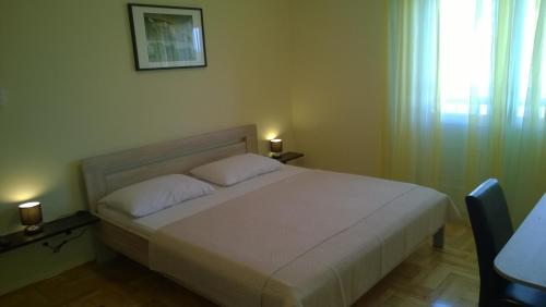 Double Room with Balcony image 10