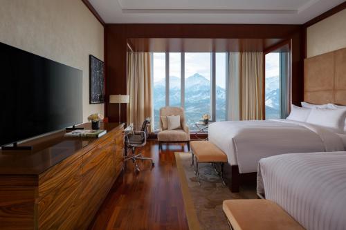 Deluxe Room, Guest Room, Two Double, City and Mountain View