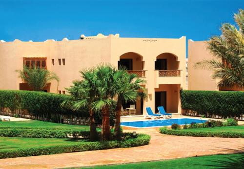 Continental Hotel Hurghada Set in a prime location of Hurghada, Continental Hotel Hurghada (Formerly Mövenpick Res puts everything the city has to offer just outside your doorstep. The property features a wide range of facilit